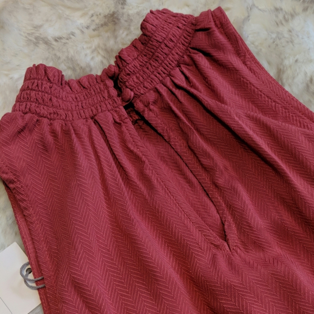 NWT Ruffle/Button Detail Sleeveless Top - Picture 6 of 7